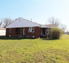 Building Photo - Charming 1-Bedroom Duplex in a Quiet Oklah...