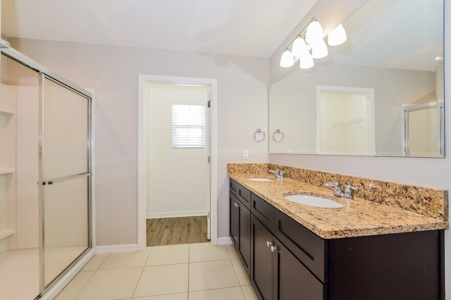 Building Photo - 3286 Landing Vw