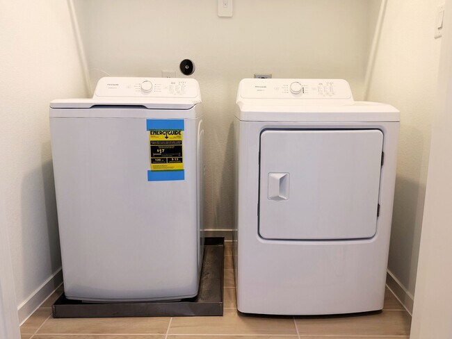 Building Photo - 2218 Via Vicky Rd