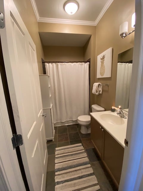 Guest Bath - 1464 S MICHIGAN Ave