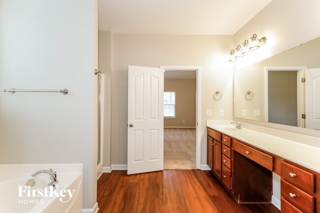 Building Photo - 3012 Canopy Dr