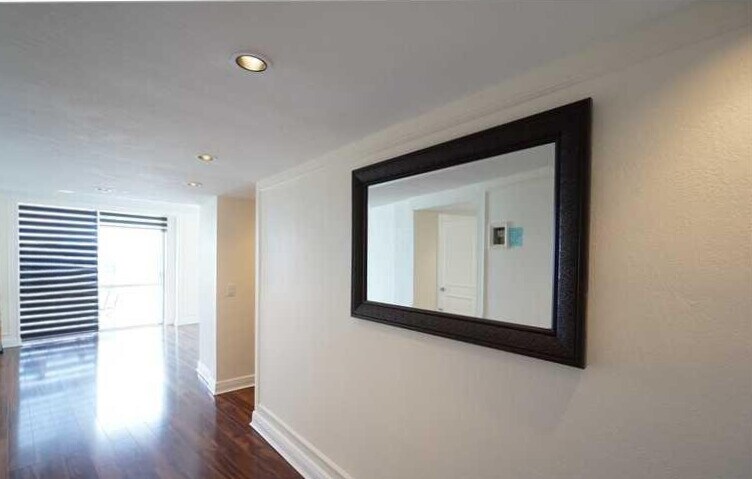 Entry - 900 Bay Dr
