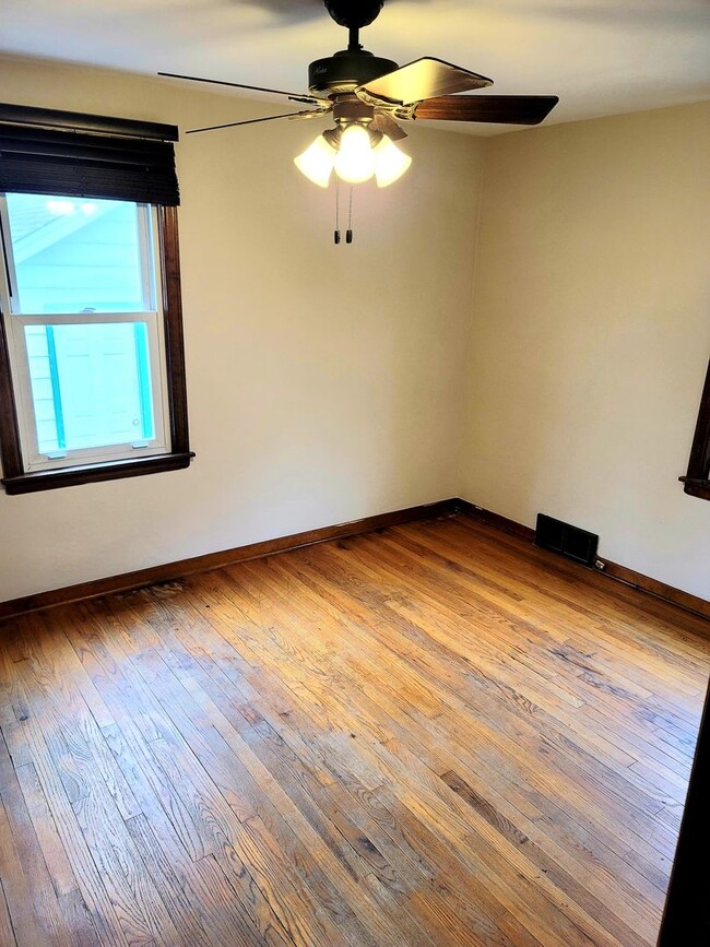 Building Photo - Charming 4 Bedroom on the North Side of Ma...
