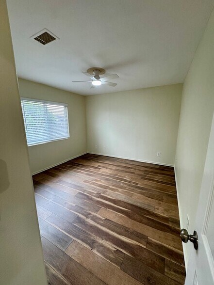 Bedroom 3 - 5527 Bolivar St