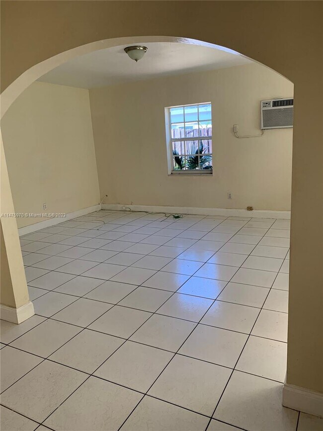 Building Photo - 1335 NE 182nd St