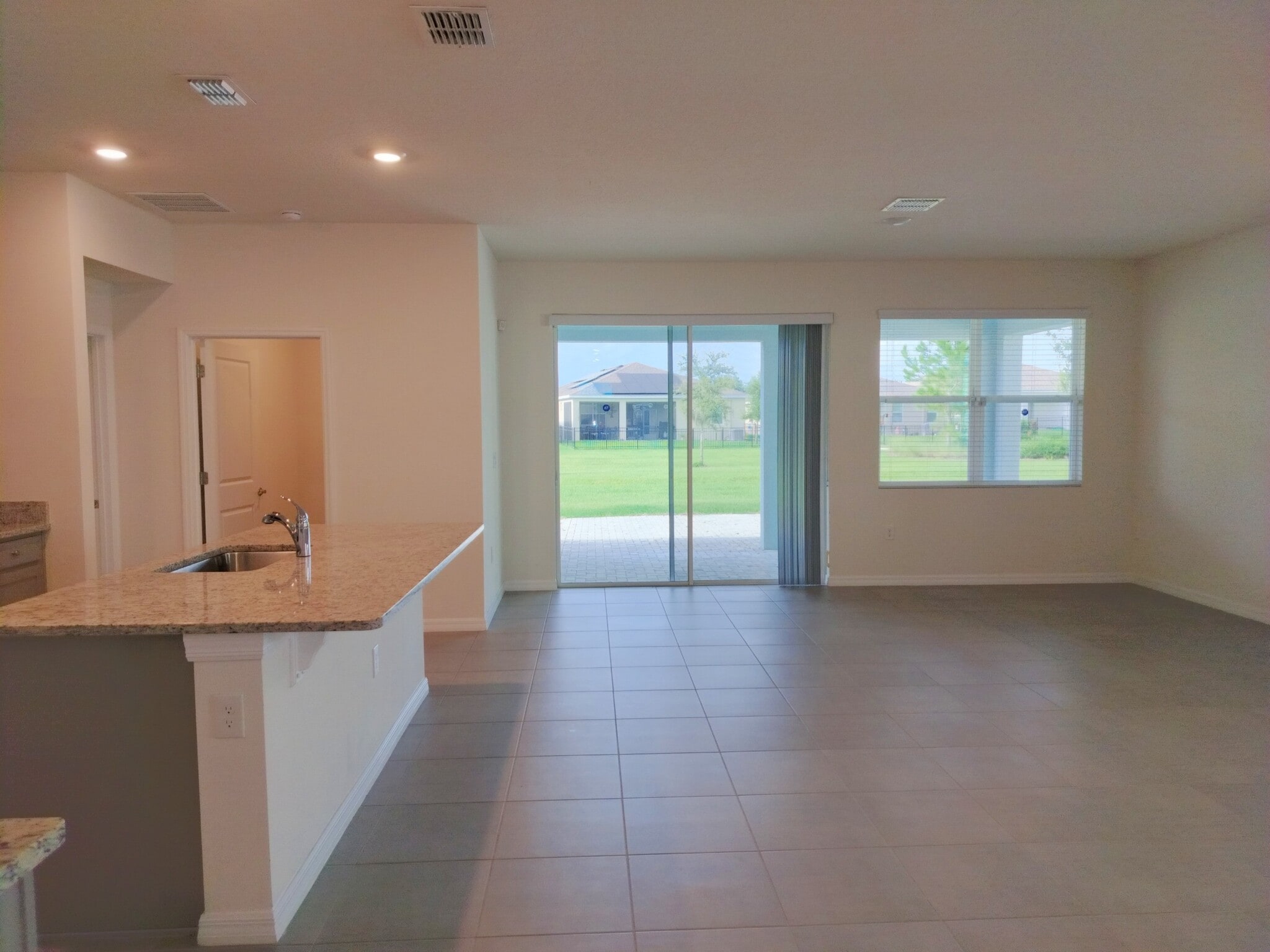 Building Photo - 5240 Sunshine Dr