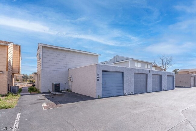 Building Photo - 5198 Greene Ln