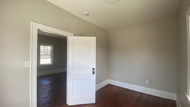 Building Photo - 7011 Hosmer Ave