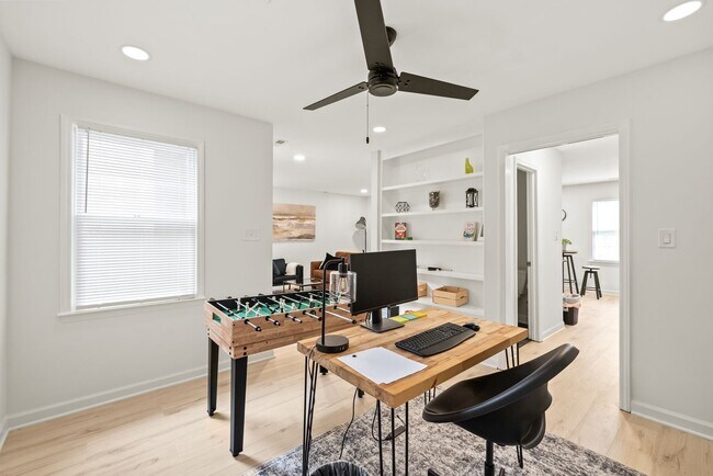 Building Photo - Newly Remodeled Townhome in Fourth Ward – ...