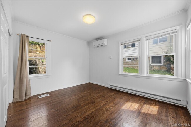 Building Photo - 3404 Mohegan Ave