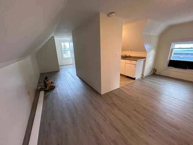 Building Photo - 15-Poplar-St