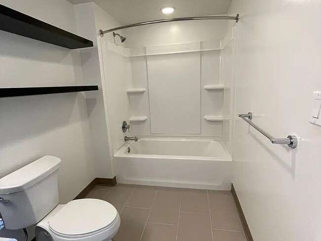 Building Photo - 988 Halekauwila St