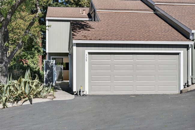 Building Photo - Newly Renovated 3/2.5 bath End-Unit Townhome with Vaulted Ceilings – Minutes to I-680 & Downtown!