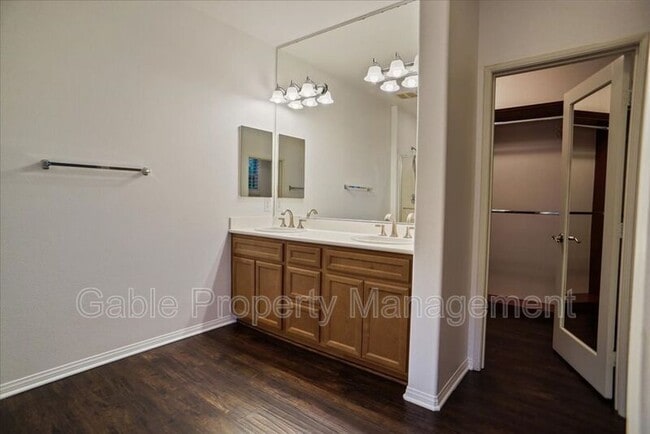 Building Photo - 27023 Fairway Ln