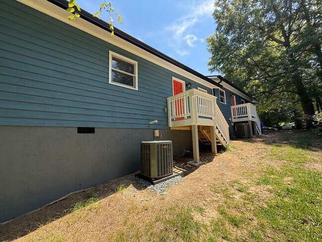 Building Photo - Johnson Street [2 UNITS]