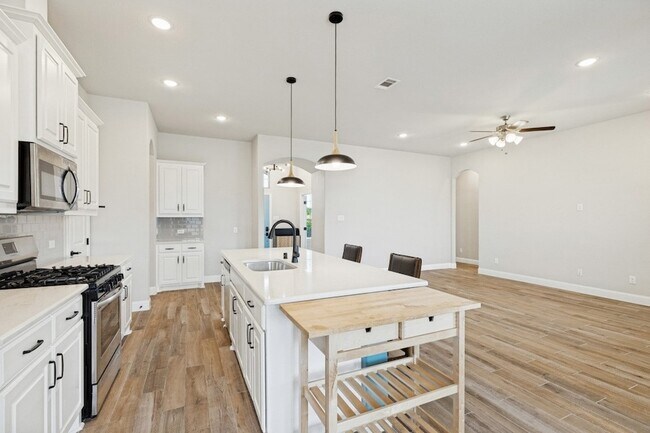 Building Photo - 4005 Gray Wolf Dr