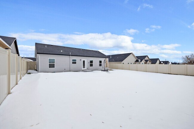 Building Photo - 397 Marjorie St