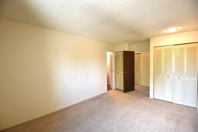 Building Photo - 3 Bedroom, 2 Bathroom Penthouse Condo in North Boulder.