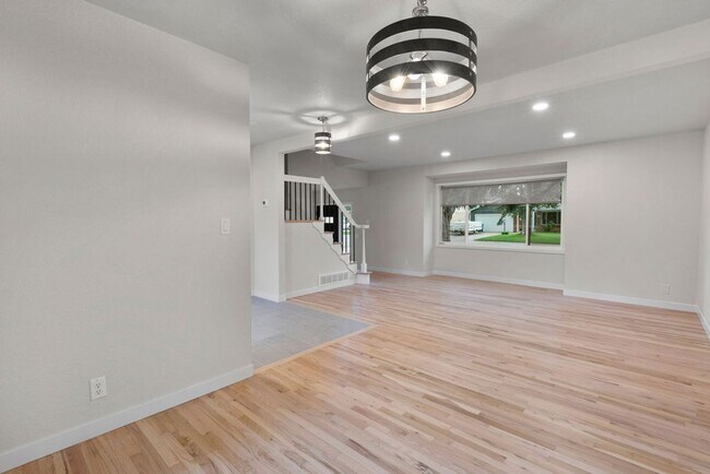 Building Photo - 4 Bedroom completely remodeled home in Fort Collins