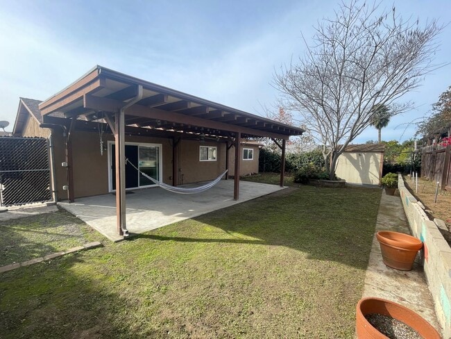 Building Photo - Lovely 3 Bedroom Home With Solar Energy in Poway!