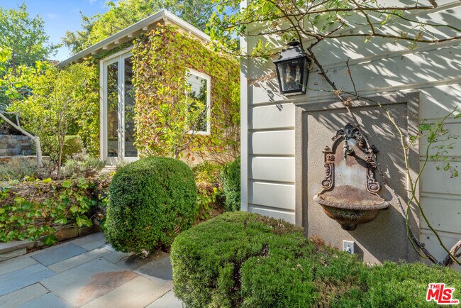 Building Photo - 643 Westholme Ave