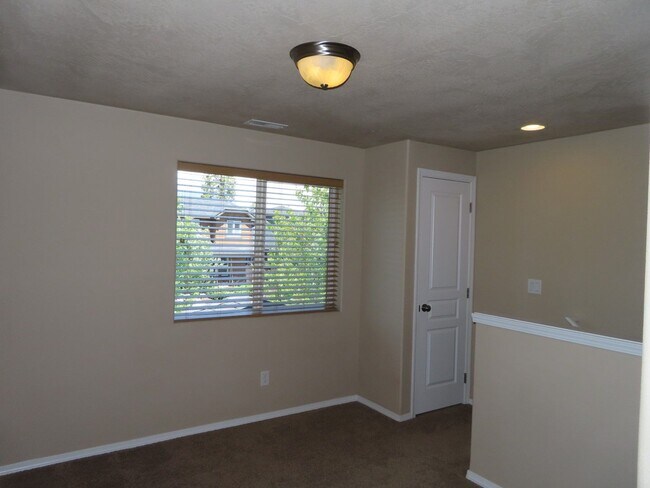Building Photo - 61150 Snowbrush Dr