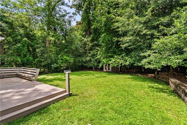 Building Photo - 240 Melrose Ave