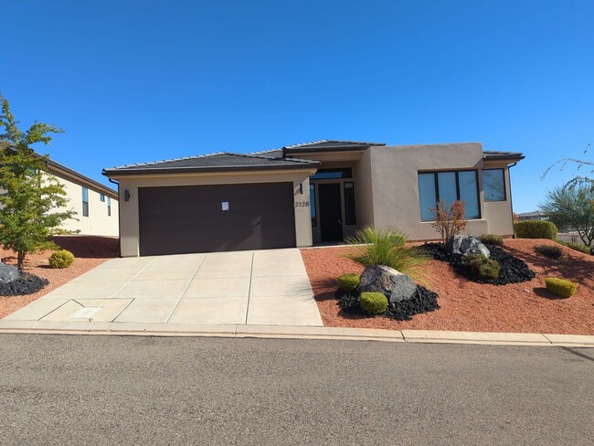 Primary Photo - Modern 3 Bedroom Home in a Beautiful Desert Oasis