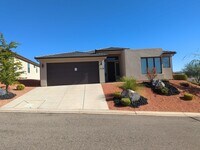 Building Photo - Modern 3 Bedroom Home in a Beautiful Deser...