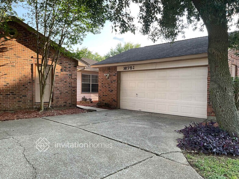 Building Photo - 16751 Summer Dawn Ln