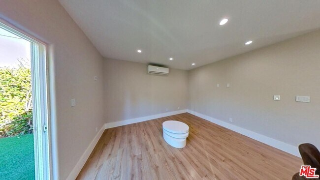 Building Photo - 6440 Yarmouth Ave