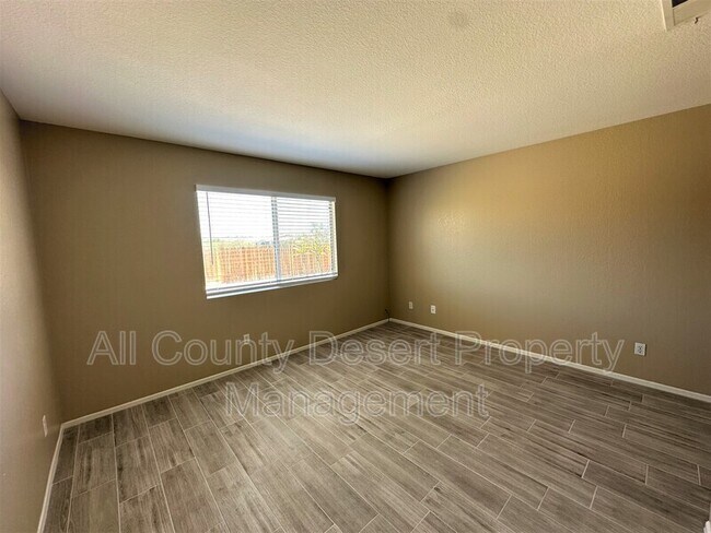Building Photo - 15580 Avenida Ramada