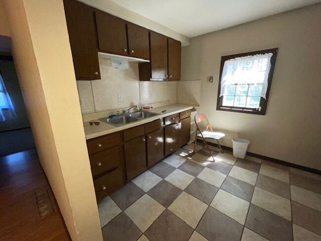 Building Photo - 1108 N Main Ave