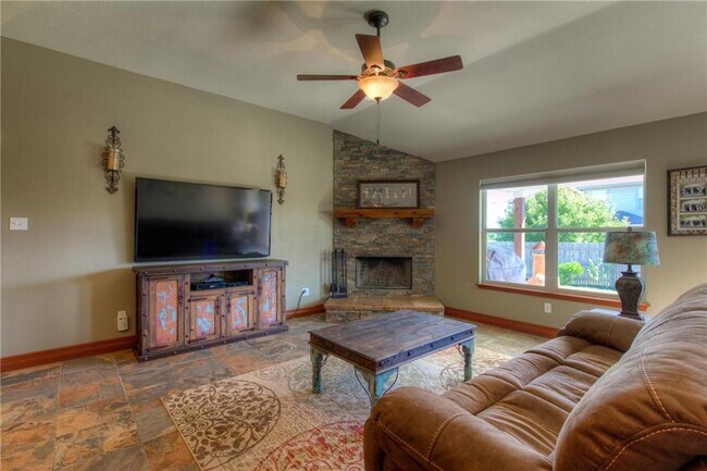 Building Photo - 2206 Brittway Ln