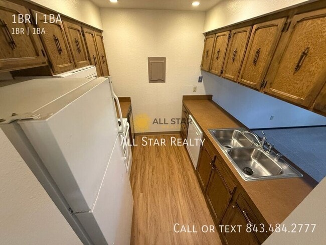 Building Photo - 2101 W 29th Ave