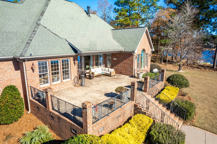 Building Photo - 488 Lakeside Ln