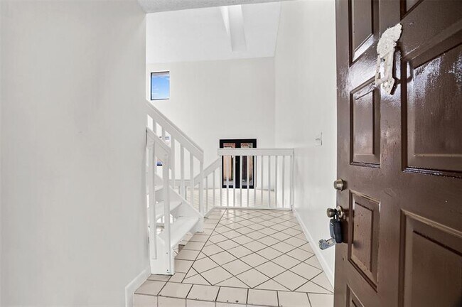 Building Photo - 1013 SW 112th Ter