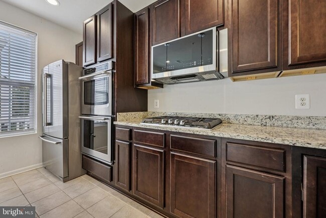 Building Photo - 1613 Wesbourne Dr