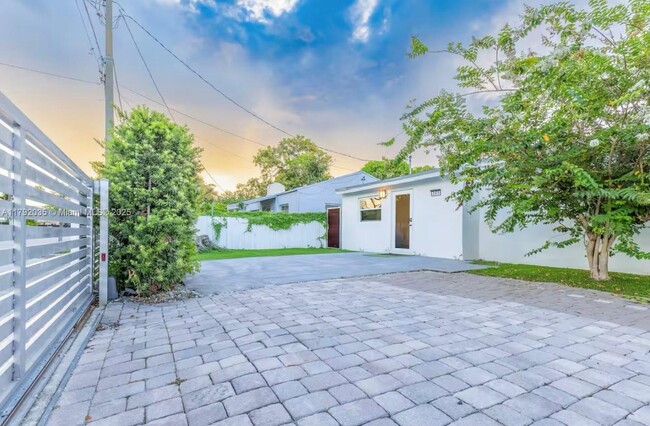 Primary Photo - 265 NW 59th St