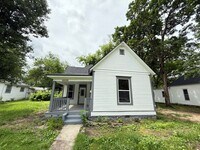 Building Photo - 3 Bed 1 Bath Aurora, MO