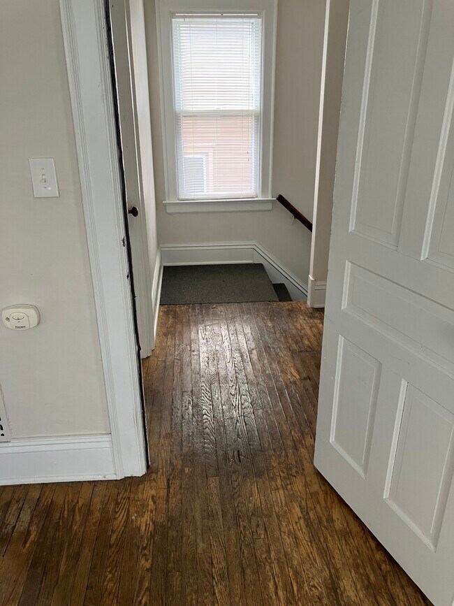 Building Photo - 55 E Hazeltine Ave