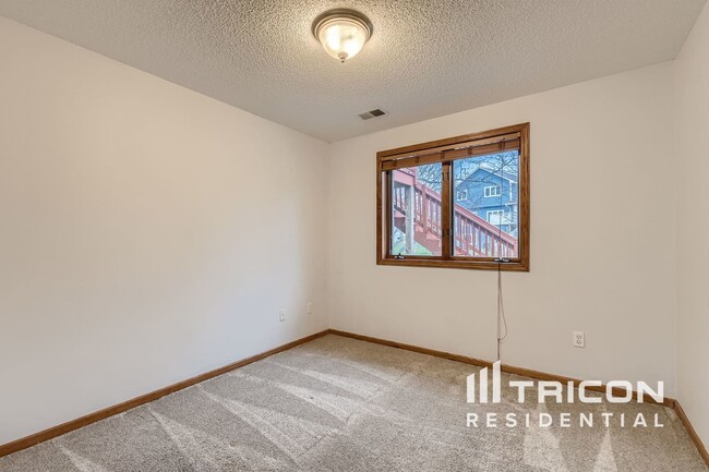 Building Photo - 739 Ashley Dr