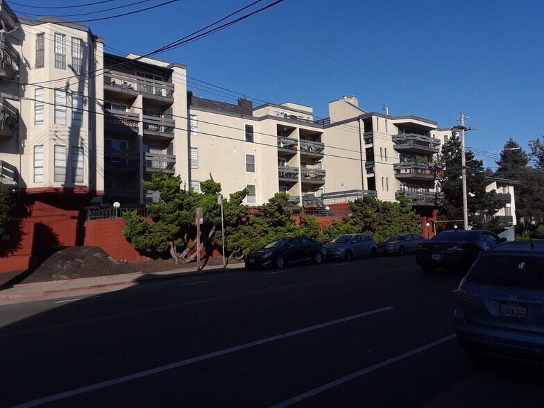 Building Photo - 500 Vernon St