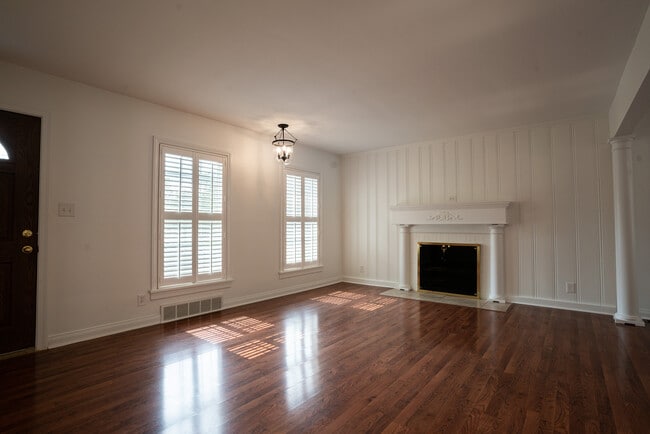 Building Photo - 218 Bramton Rd