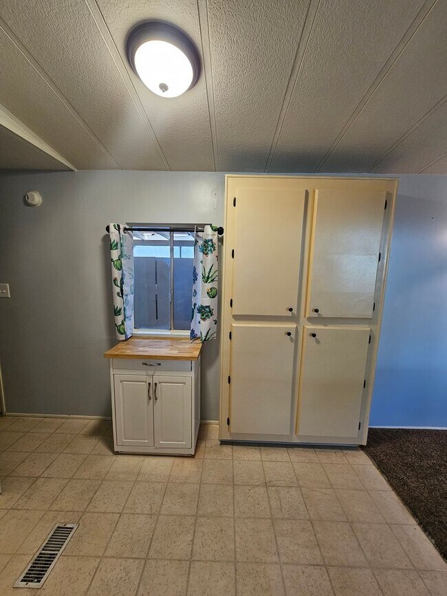 Building Photo - 2 bed/2 bath Manufactured Home in Desirabl...