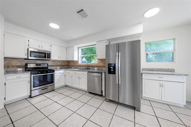 Building Photo - 13701 Cambourne Dr