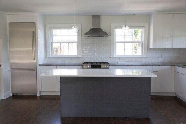 Building Photo - 40 Strickland Rd