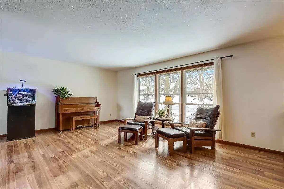 Building Photo - 4906 Academy Dr