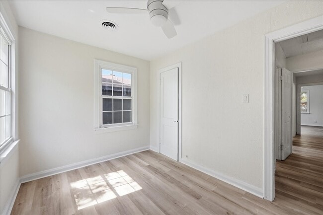 Building Photo - 519 S 13th St