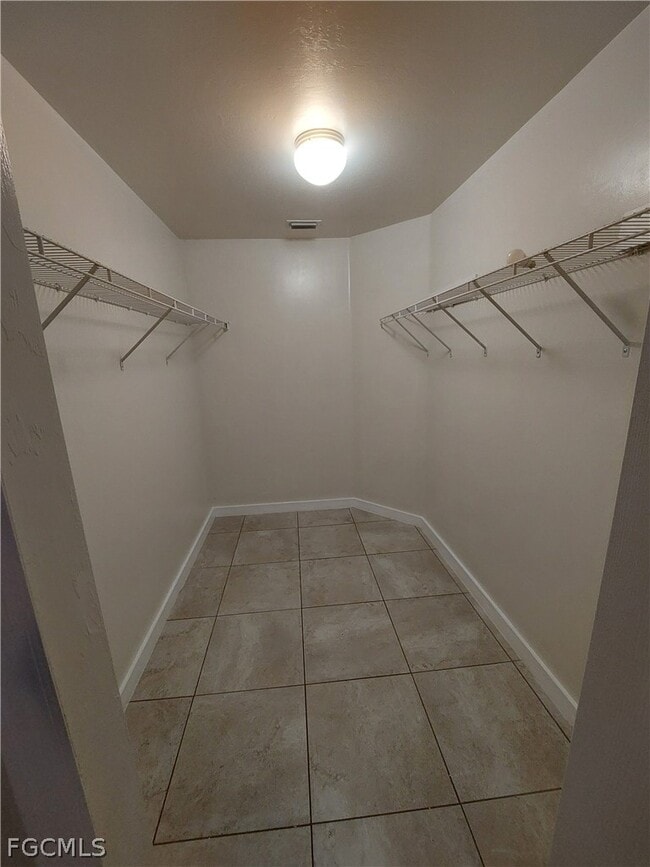 Building Photo - 611 SE 5th St